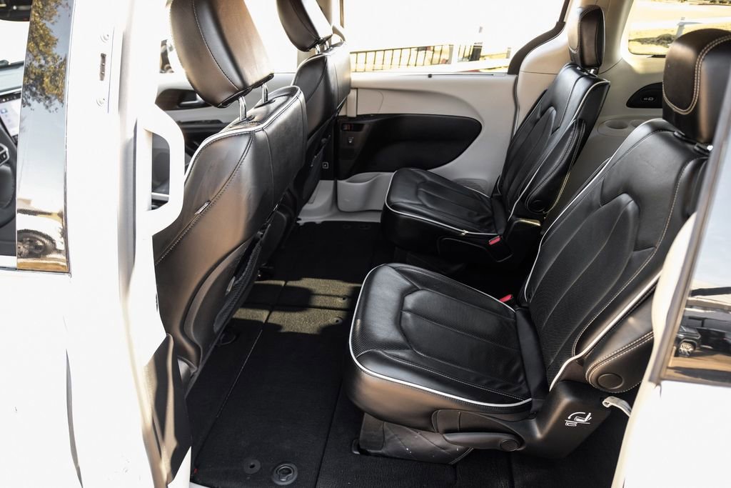 Used 2023 Chrysler Pacifica Limited image 40
