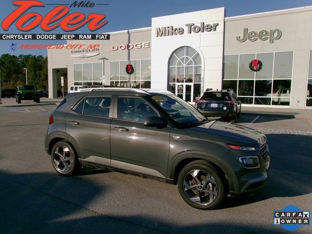 Used 2024 Hyundai Venue SEL image 1