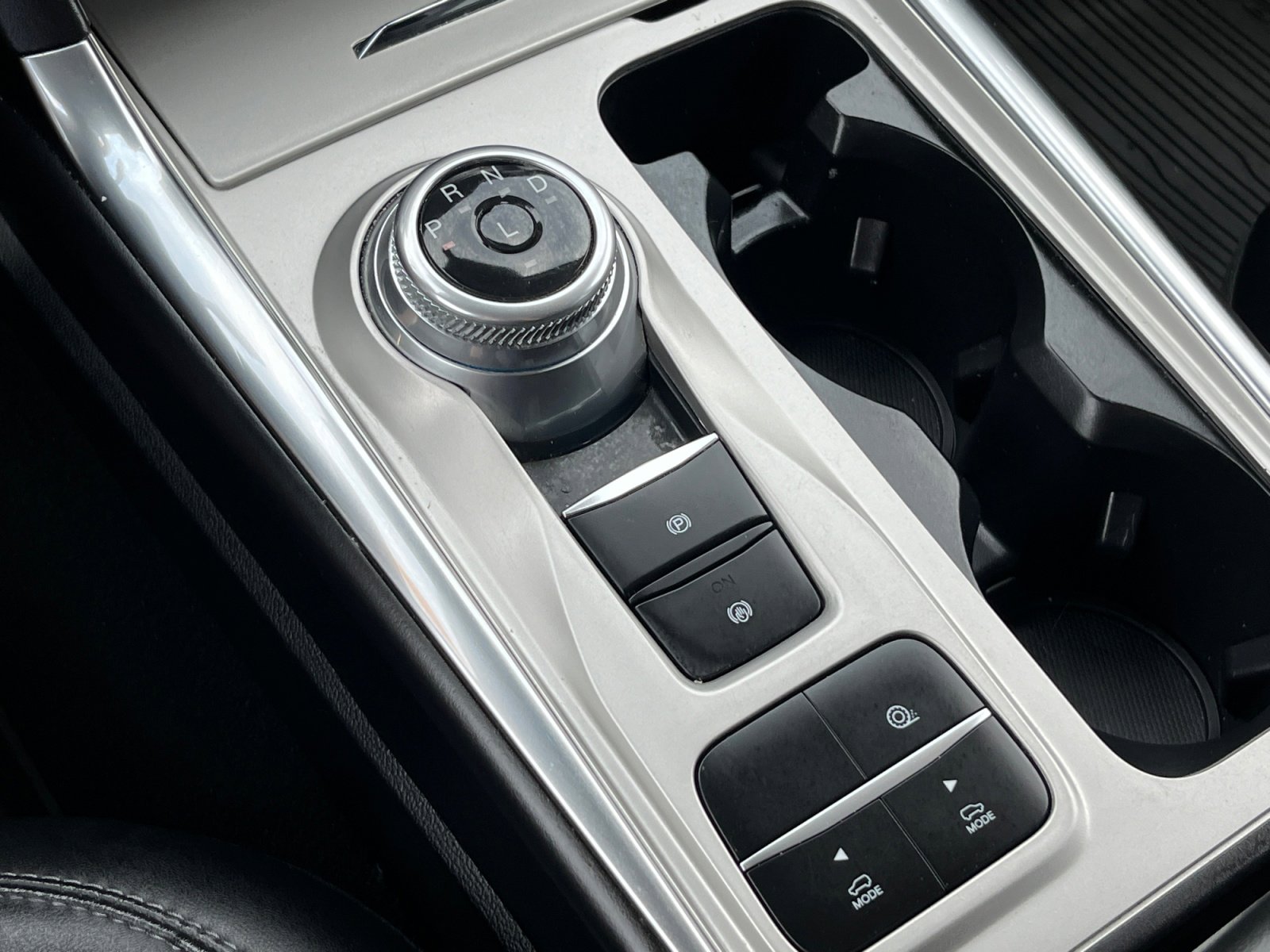 Used 2022 Ford Explorer XLT w/ Equipment Group 202A image 25