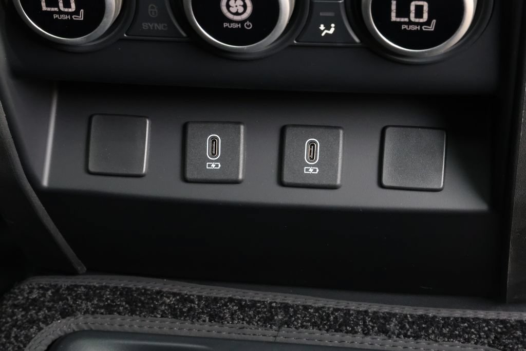 New 2026 Land Rover Defender 130 X-Dynamic SE AWD/4WD image 35