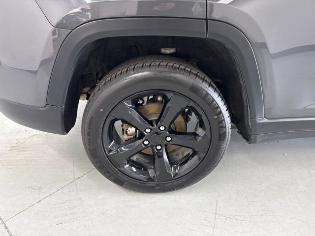 Used 2023 Jeep Grand Cherokee Altitude AWD/4WD image 14