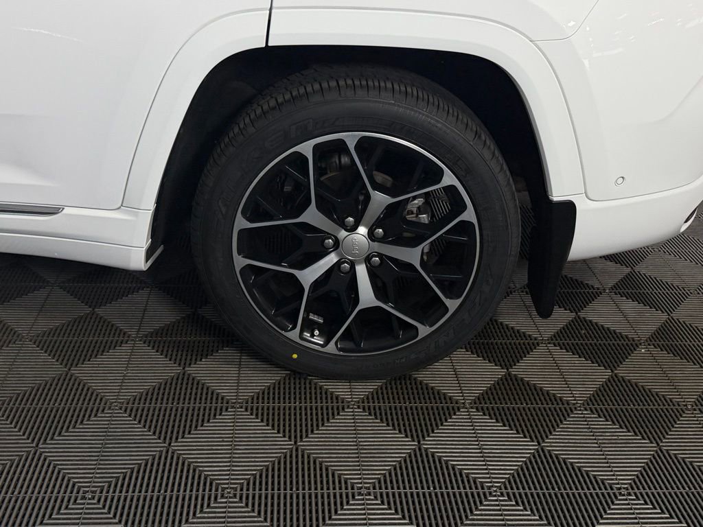 Certified 2023 Jeep Grand Cherokee Summit AWD/4WD image 11