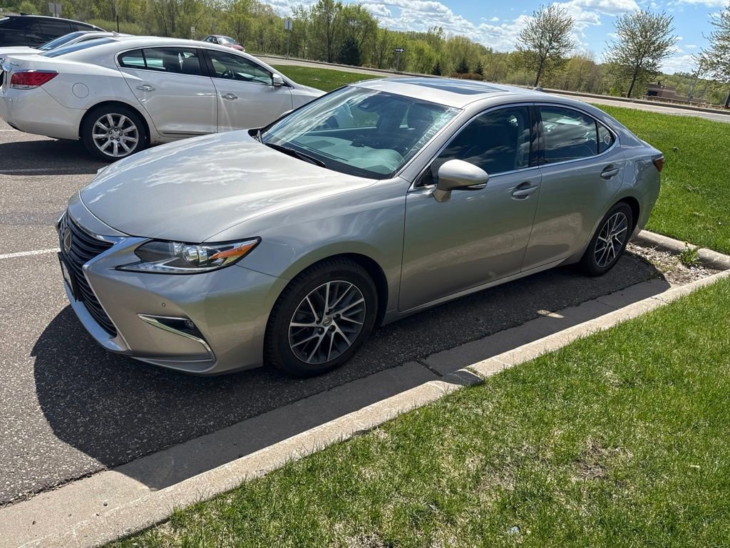 Used 2017 Lexus ES 350 w/ Premium Package FWD image 7