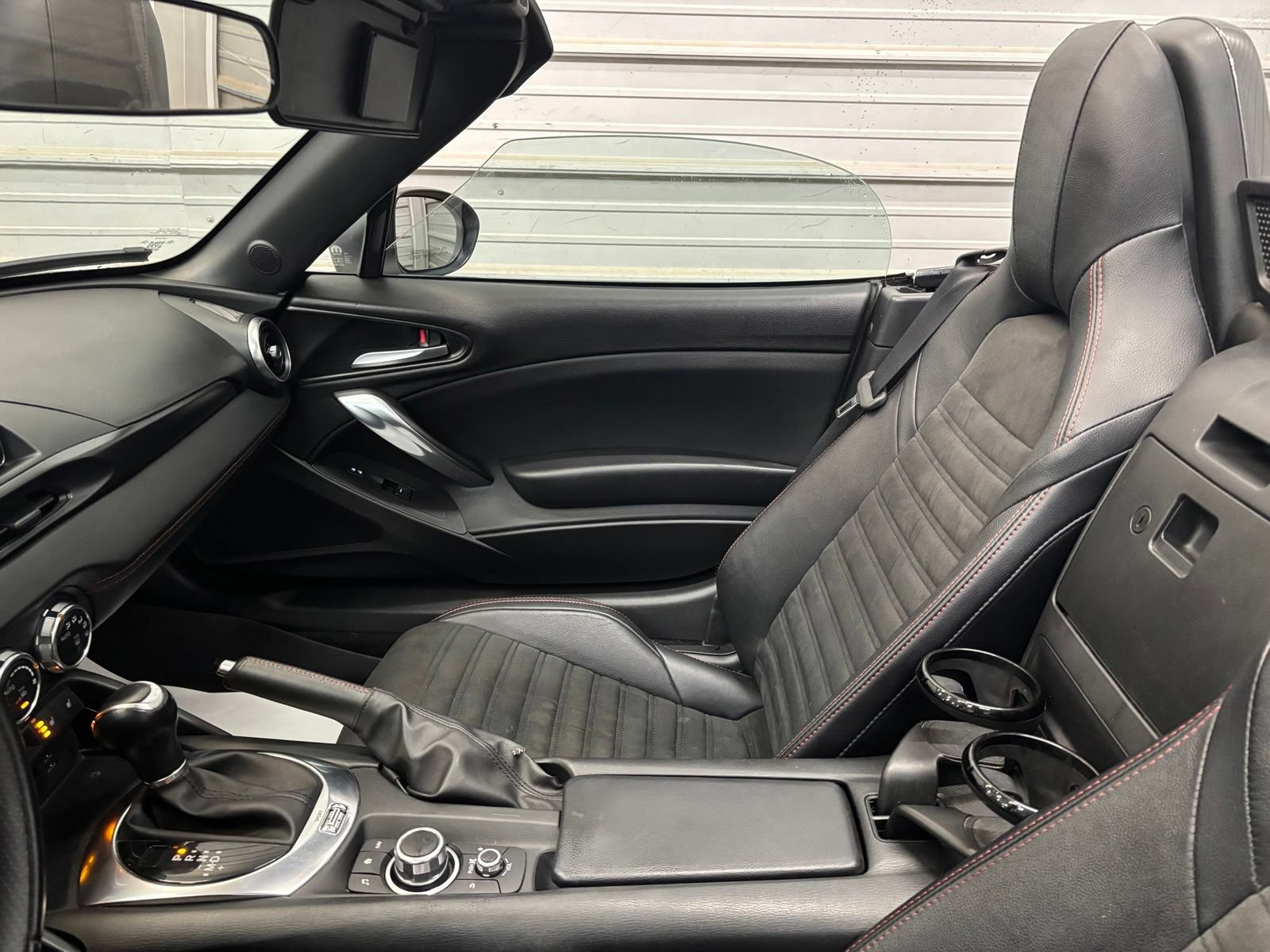 Used 2017 FIAT 124 Spider Abarth RWD image 21