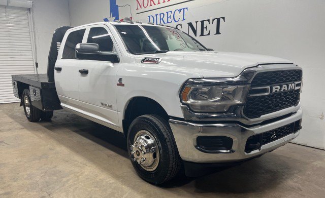 Used 2022 RAM 3500 Tradesman w/ Chrome Appearance Group AWD/4WD image 2