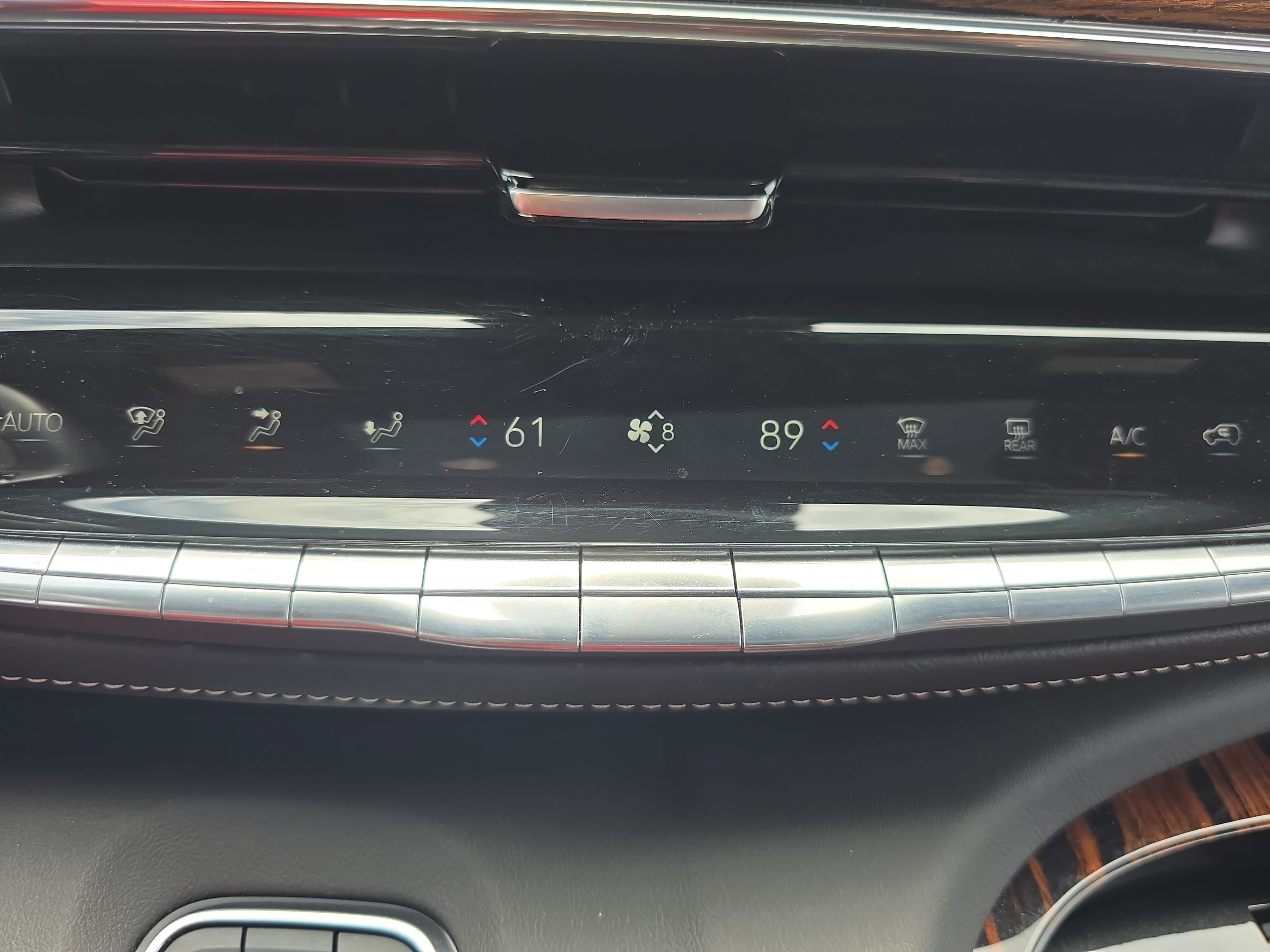 Used 2023 Cadillac Escalade Premium Luxury AWD/4WD image 22