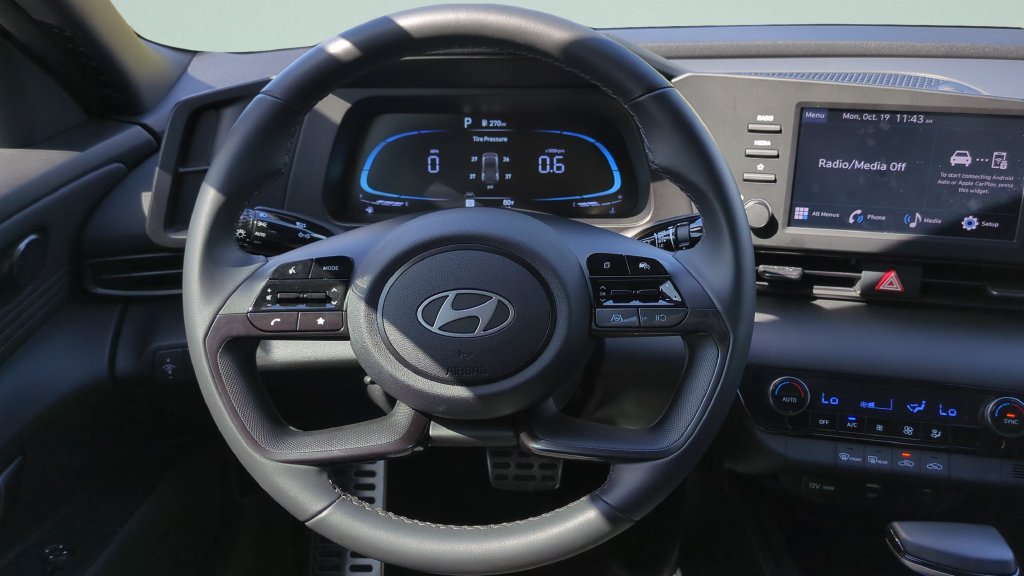 Certified 2025 Hyundai Elantra Sport FWD image 11