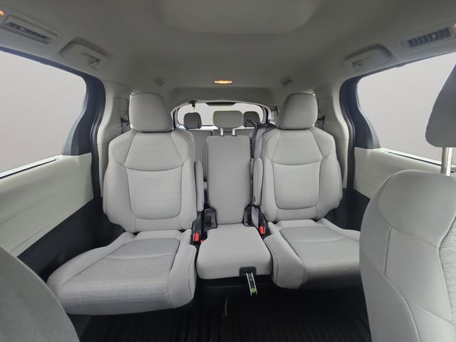 Used 2022 Toyota Sienna LE AWD/4WD image 16