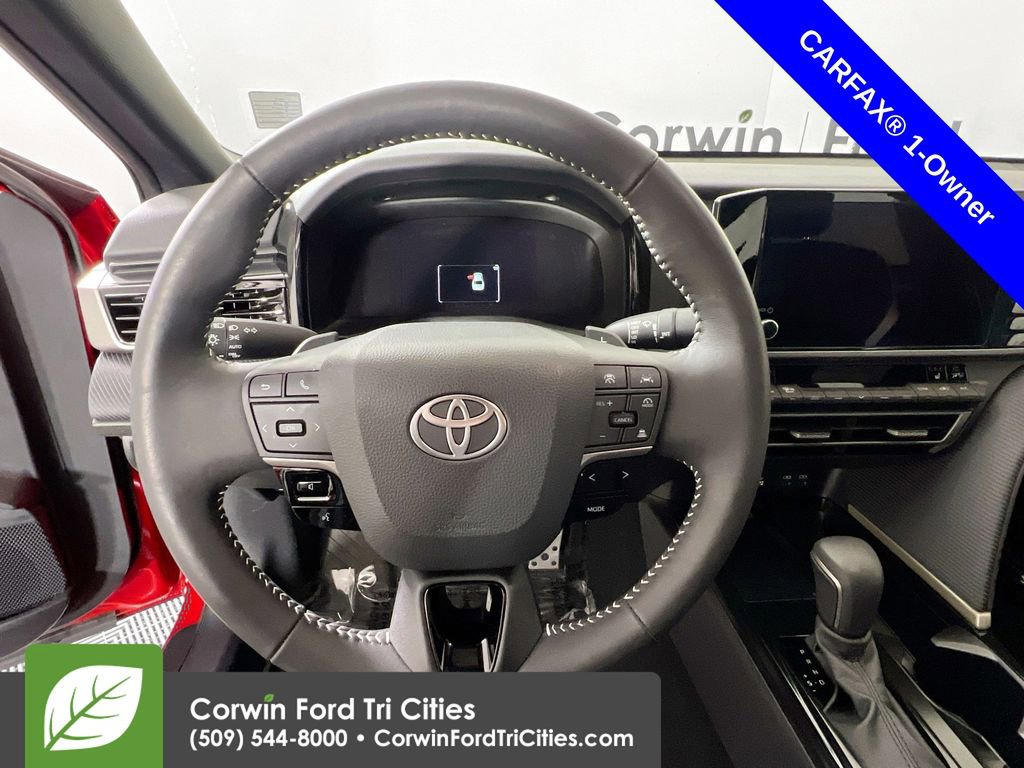 Used 2025 Toyota Camry SE image 8