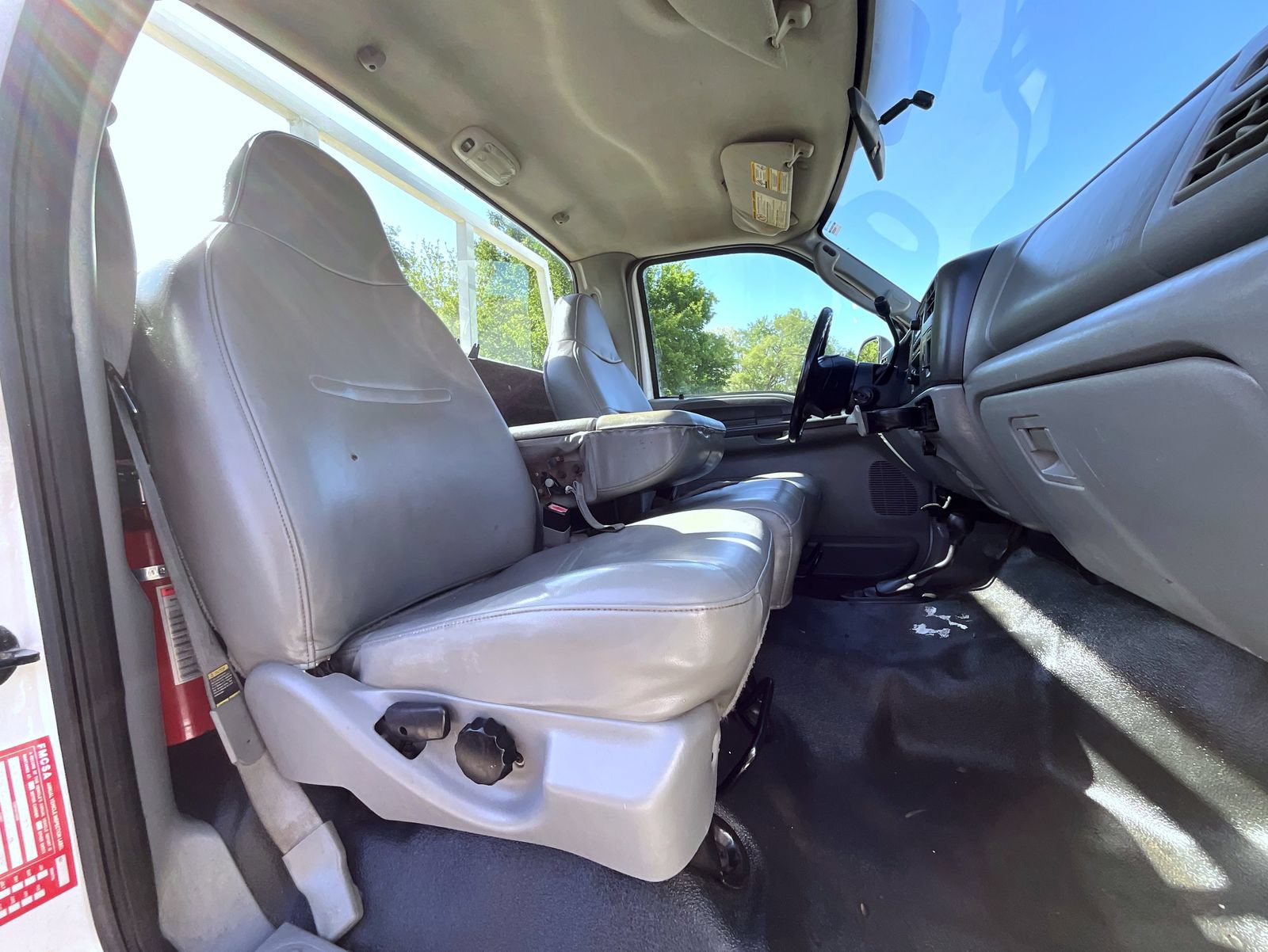 Used 2004 Ford F550 4x4 Regular Cab Super Duty image 14