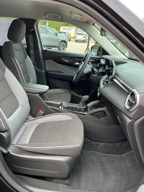 Used 2025 Chevrolet TrailBlazer LT w/ Driver Confidence Package AWD/4WD image 11
