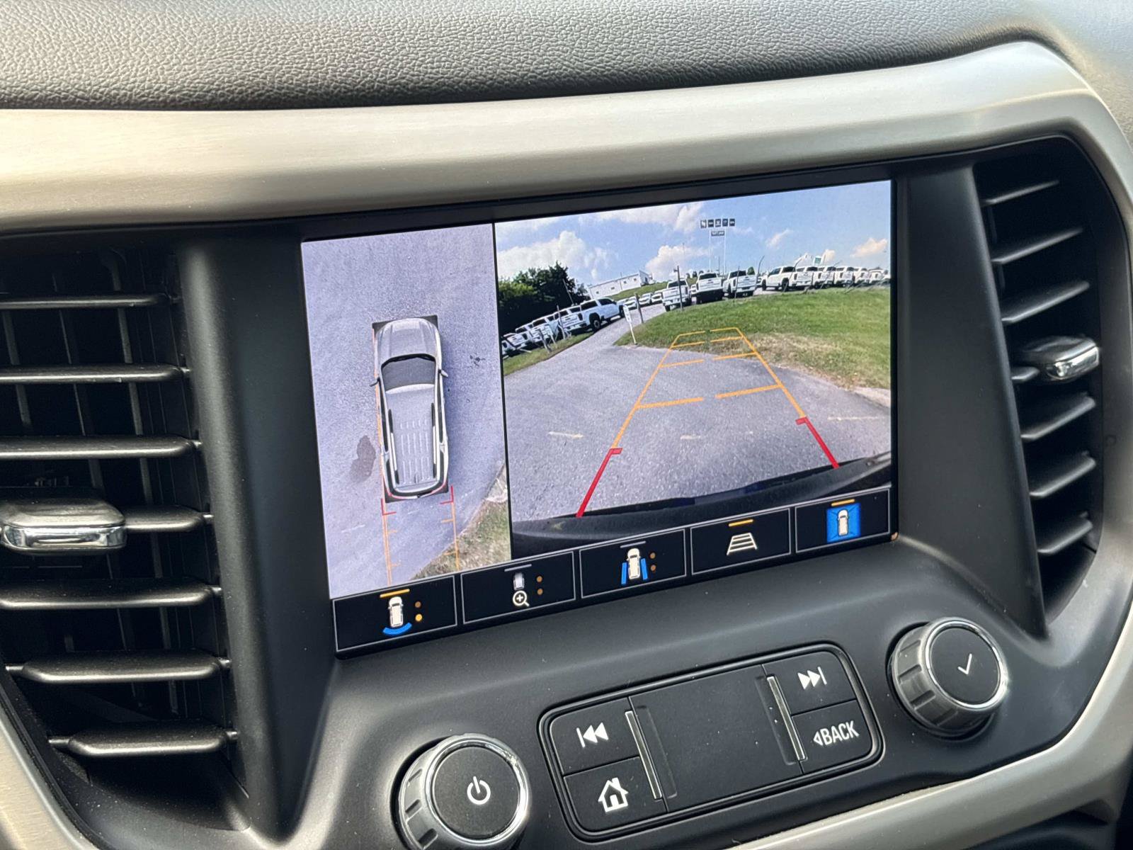 Used 2023 GMC Acadia Denali w/ Denali Technology Package FWD image 23