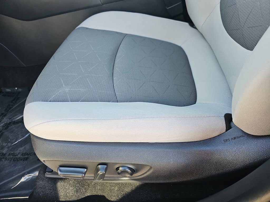 Used 2021 Toyota RAV4 XLE image 29