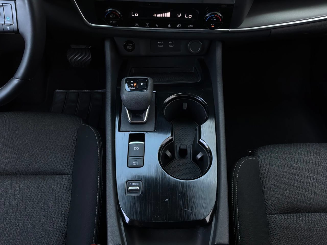 Used 2025 Nissan Rogue SV FWD image 15