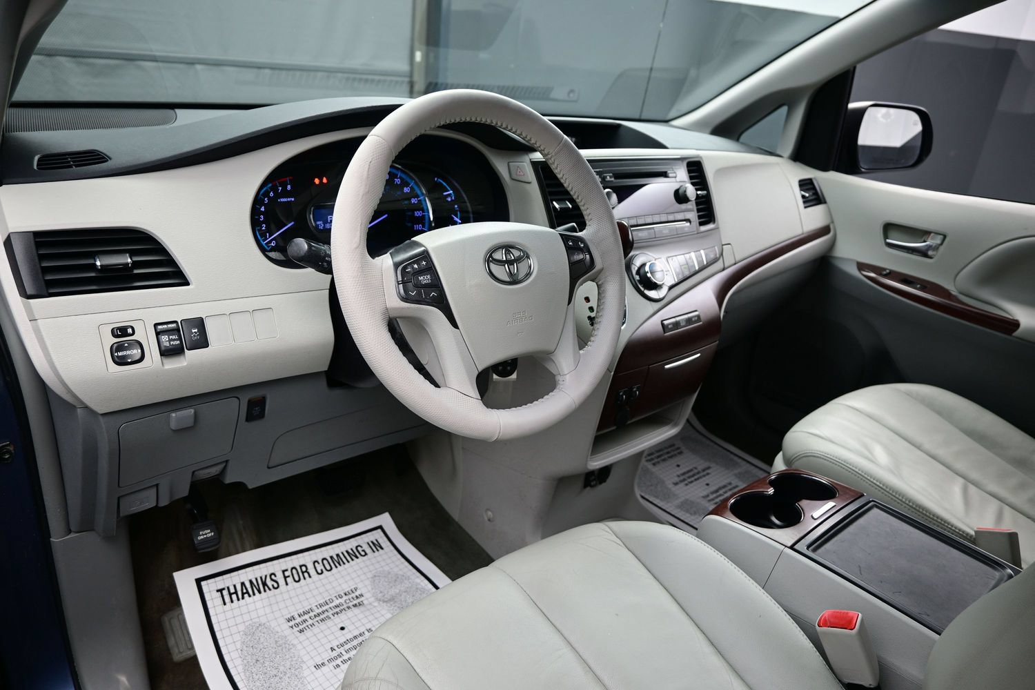 Used 2014 Toyota Sienna XLE FWD image 11
