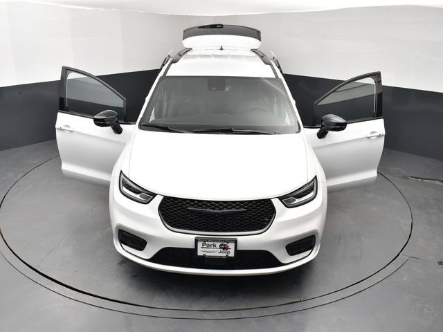 New 2026 Chrysler Pacifica Select w/ S Appearance Package AWD/4WD image 26
