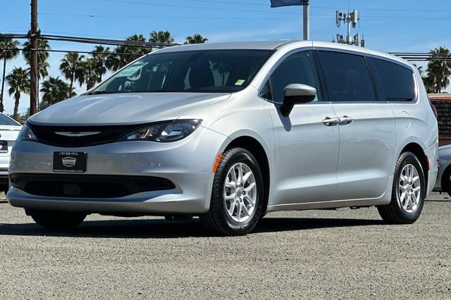 Used 2022 Chrysler Voyager LX image 11
