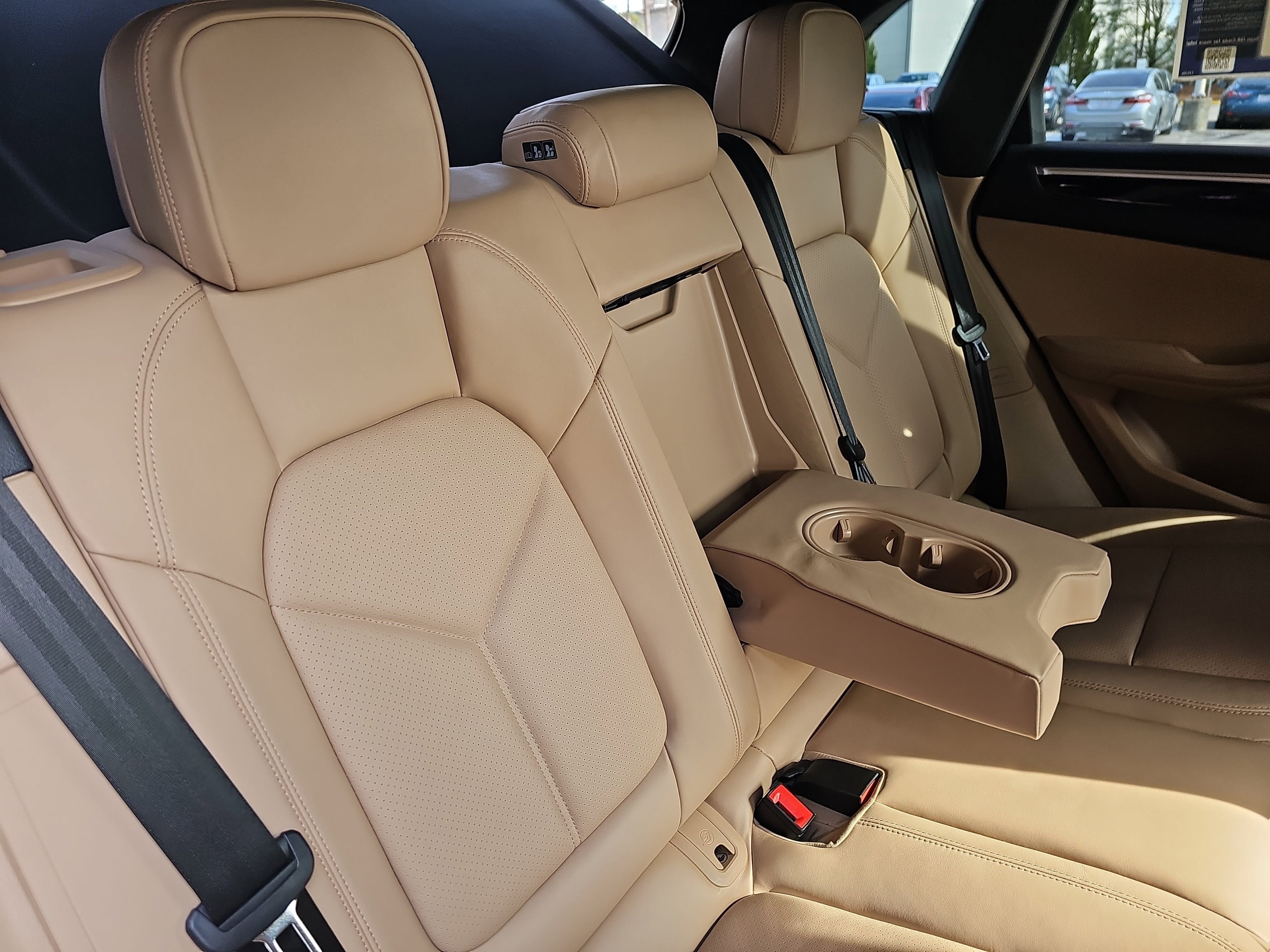 Used 2024 Porsche Macan image 12