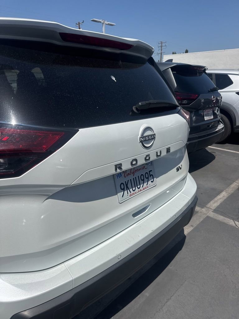 Certified 2024 Nissan Rogue SV FWD image 4