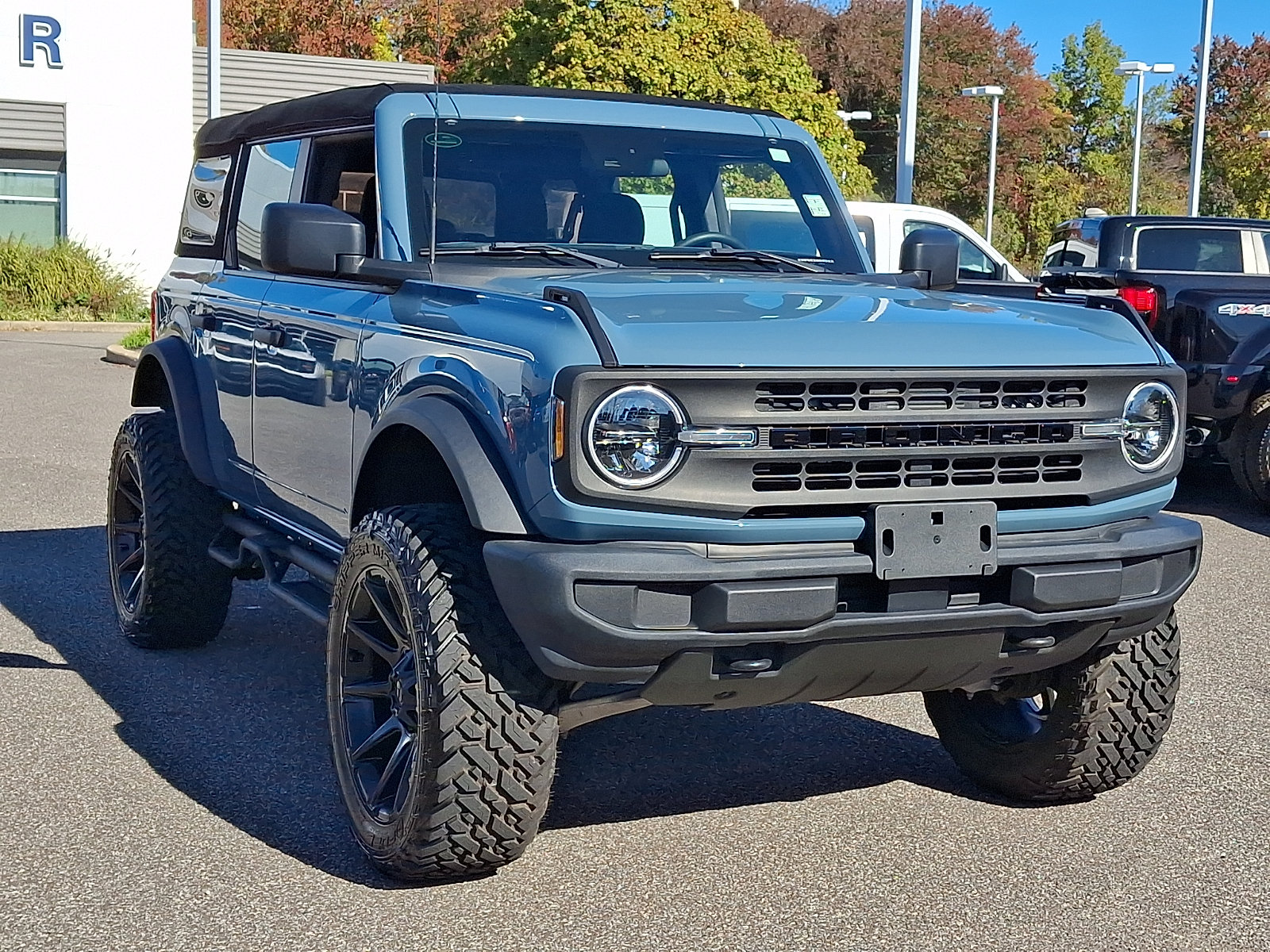 Used 2023 Ford Bronco 4-Door AWD/4WD image 2