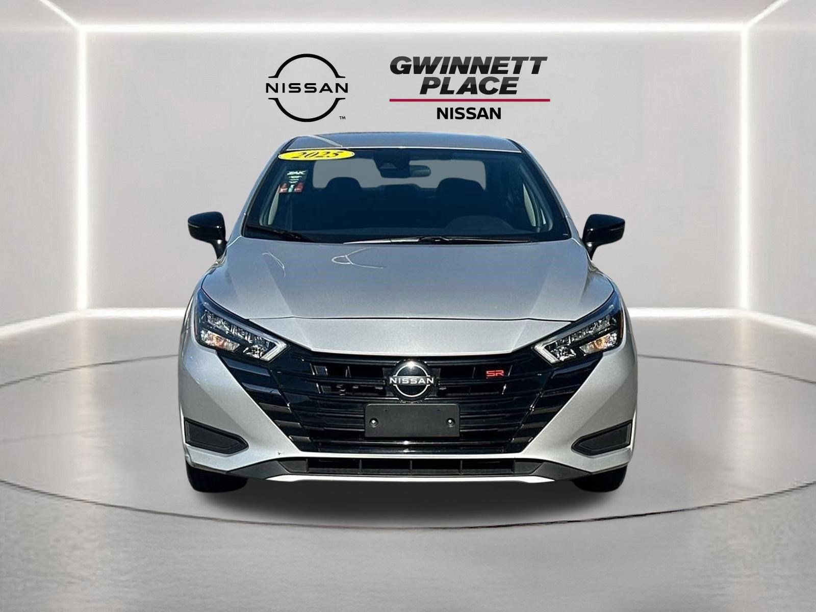 Used 2024 Nissan Versa SR image 2