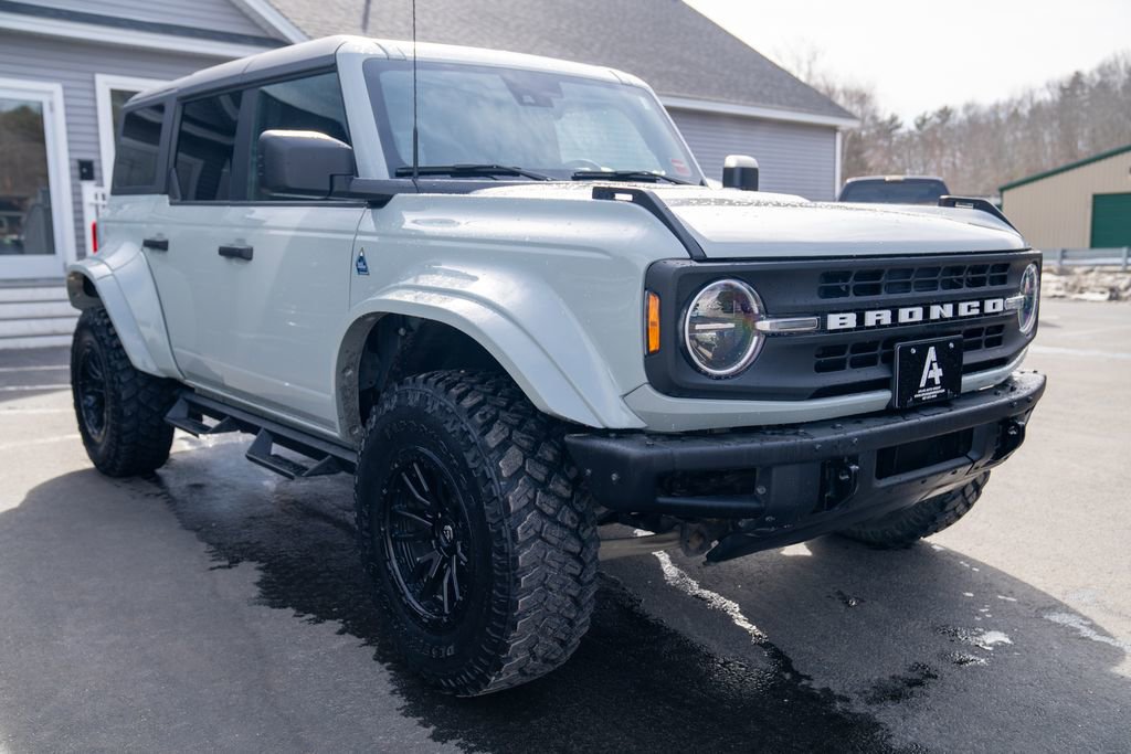 Used 2022 Ford Bronco Black Diamond image 8