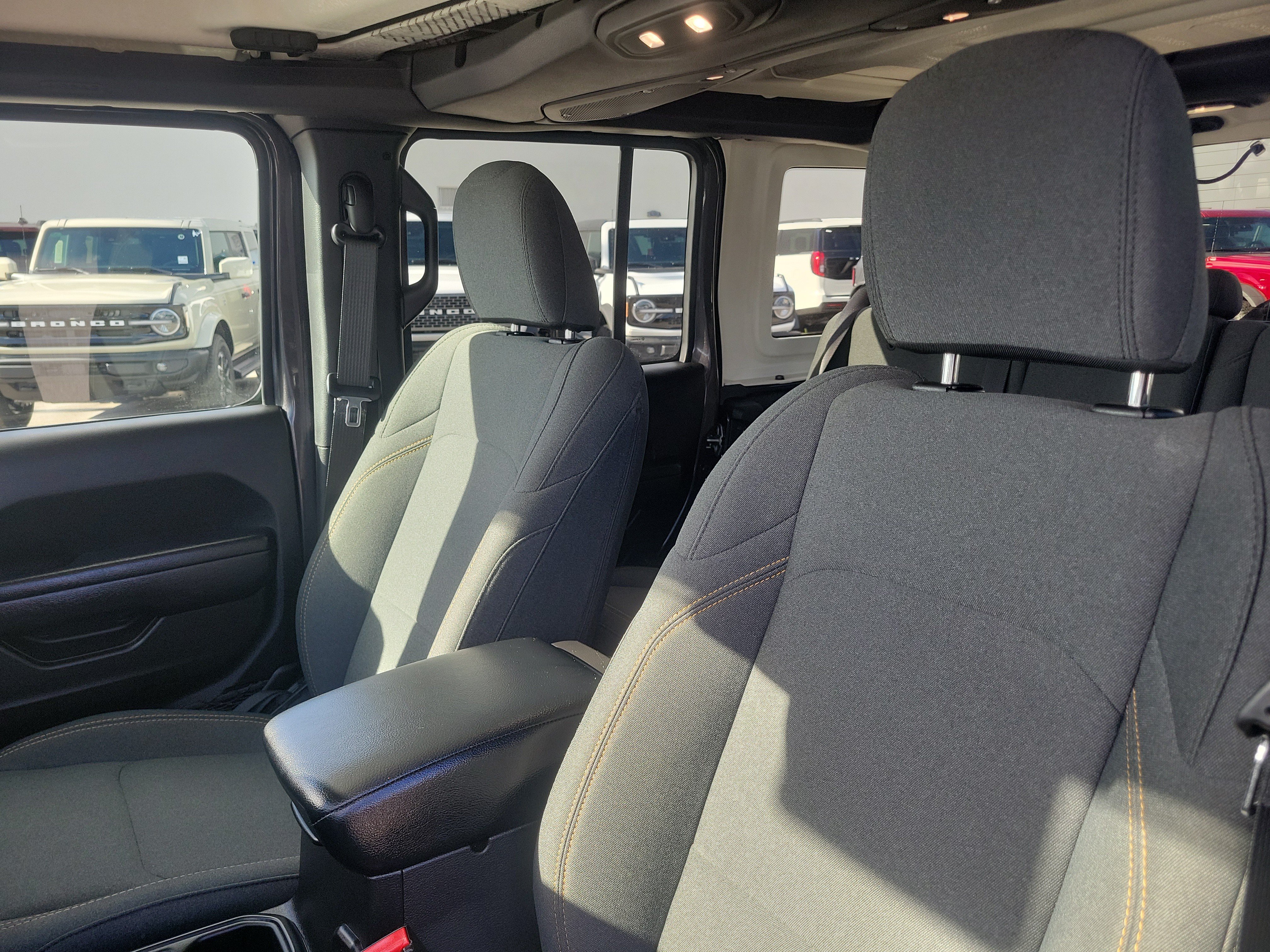 Used 2024 Jeep Wrangler Unlimited AWD/4WD image 12