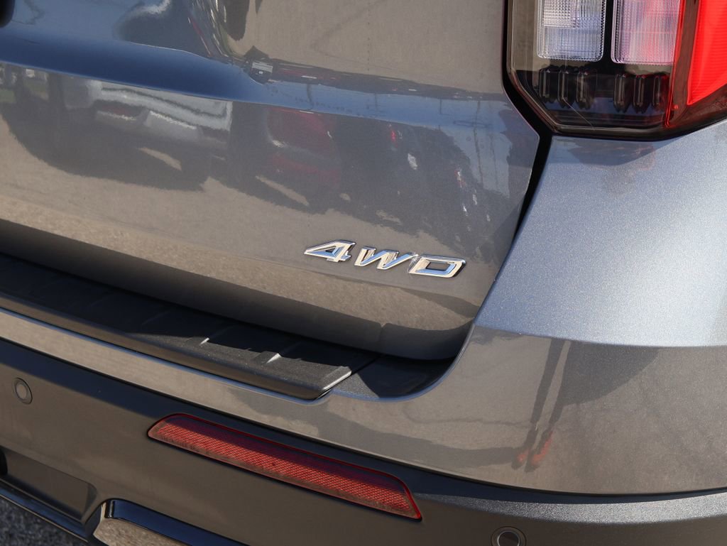 Used 2025 Ford Explorer ST-Line w/ ST-Line Street Pack image 9