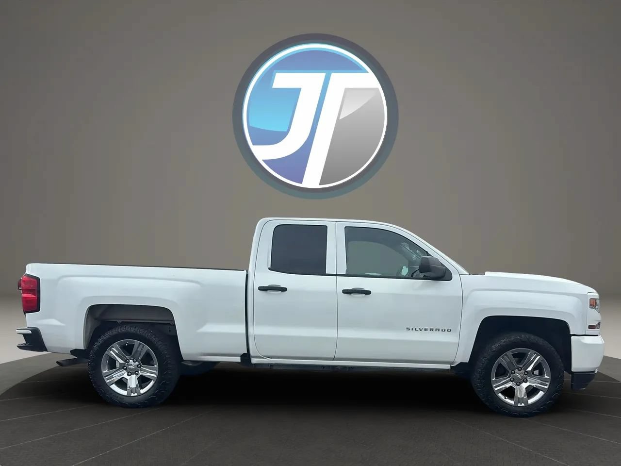 Used 2017 Chevrolet Silverado 1500 Custom w/ Custom Convenience Package AWD/4WD image 7
