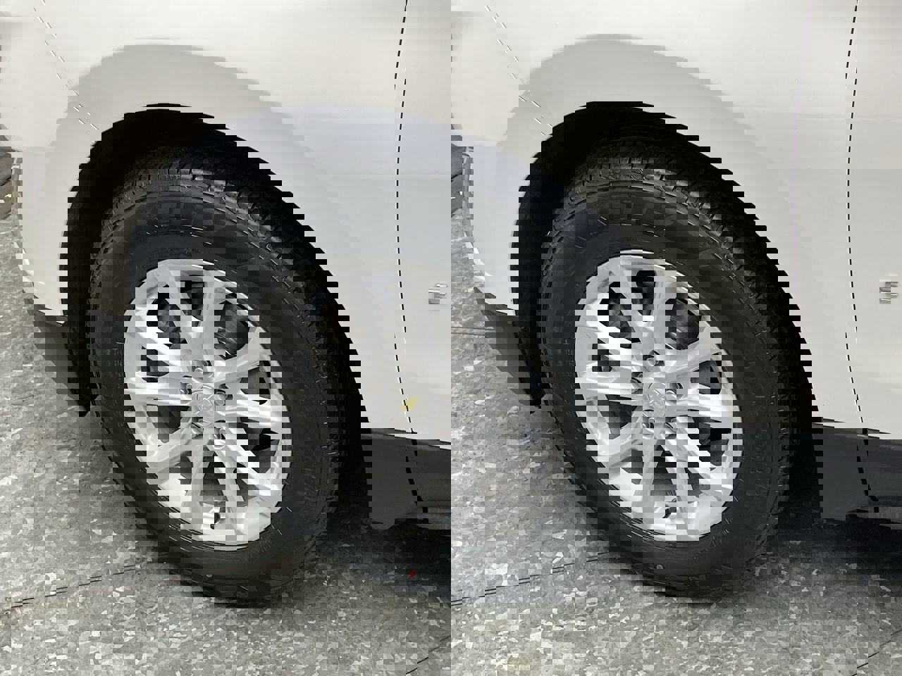 Used 2021 Chevrolet Equinox LT image 30