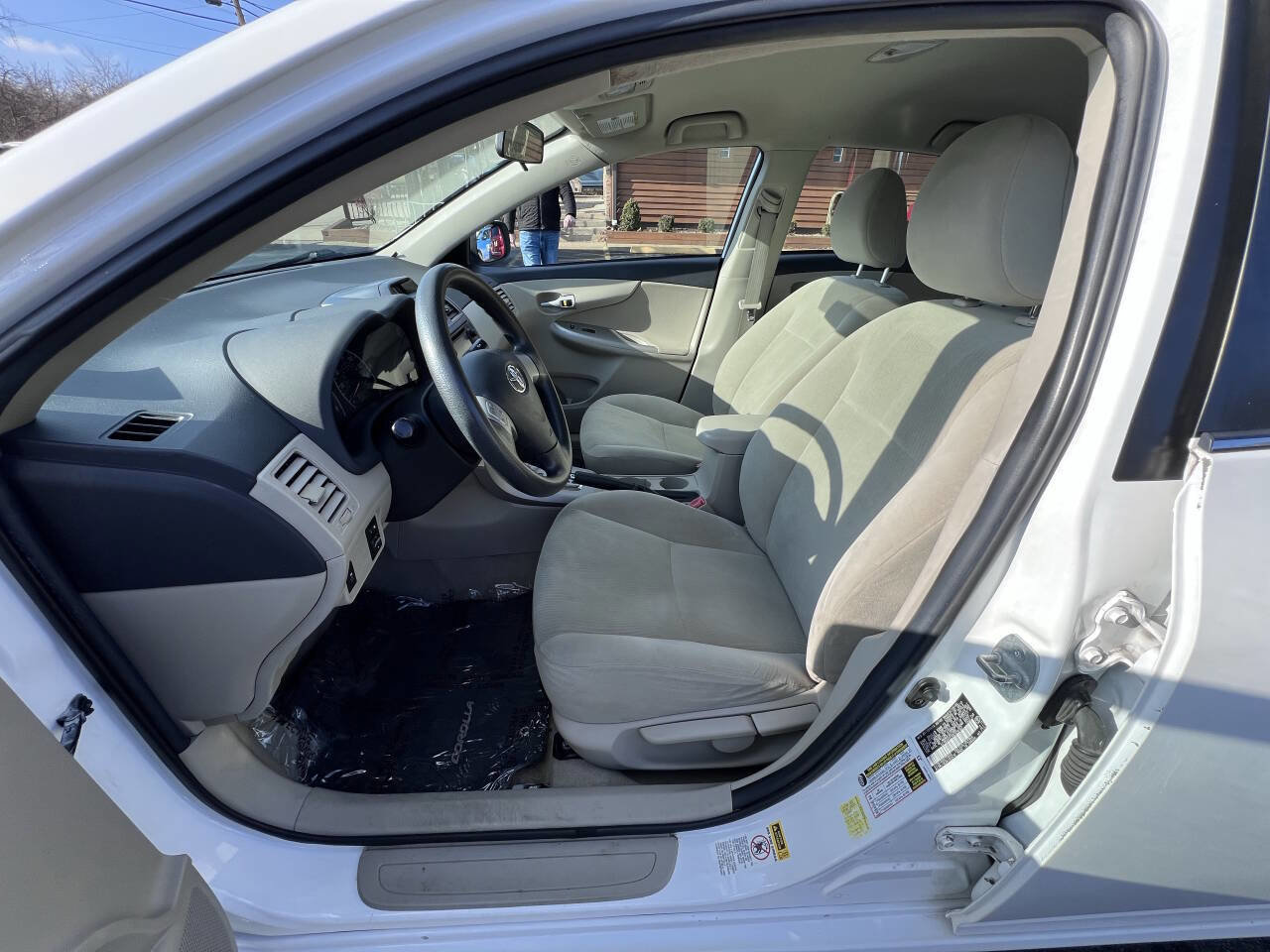 Used 2013 Toyota Corolla LE FWD image 9