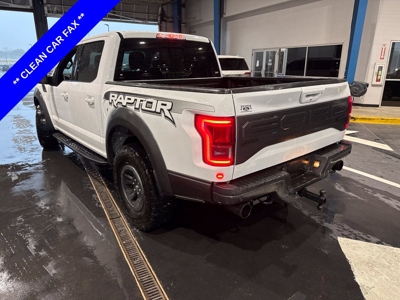 Used 2017 Ford F150 Raptor w/ Equipment Group 802A Luxury AWD/4WD image 8