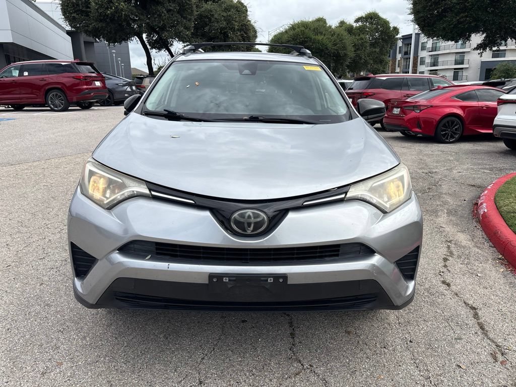 Used 2018 Toyota RAV4 LE FWD image 8