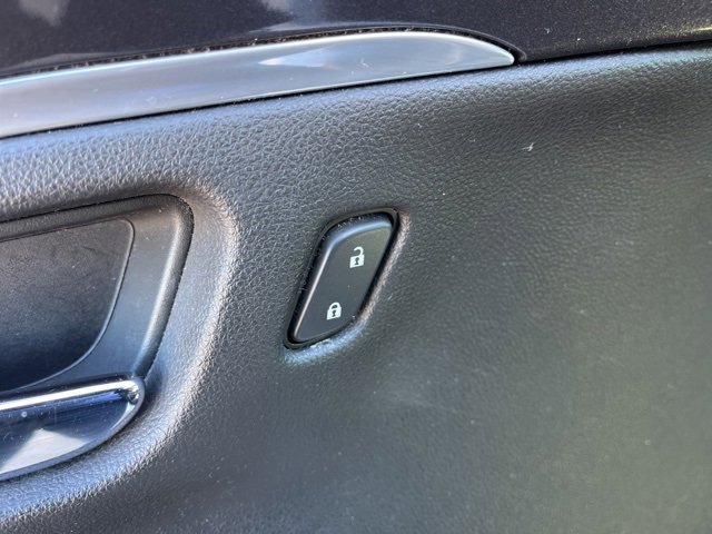Used 2016 Chevrolet Impala LT w/ Convenience Package image 12