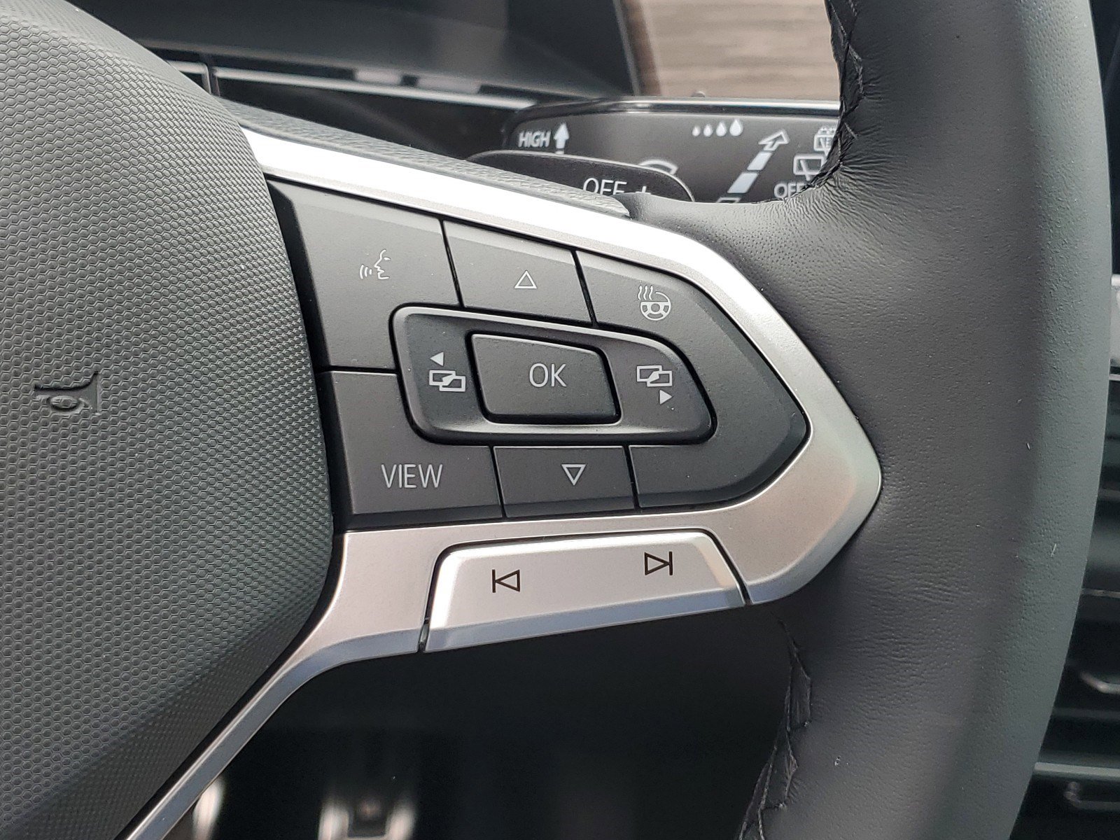 New 2025 Volkswagen Atlas SEL Premium R-Line image 23