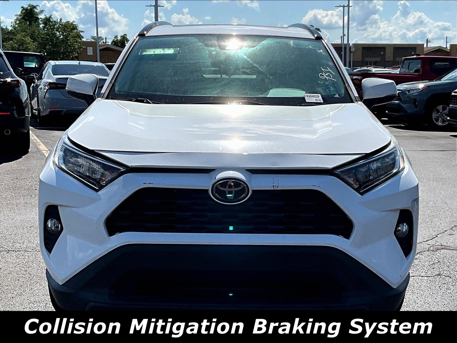 Used 2019 Toyota RAV4 XLE FWD image 2