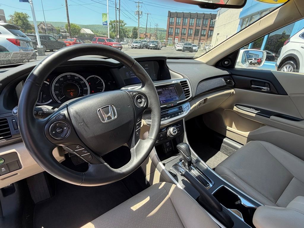 Used 2015 Honda Accord Touring image 17