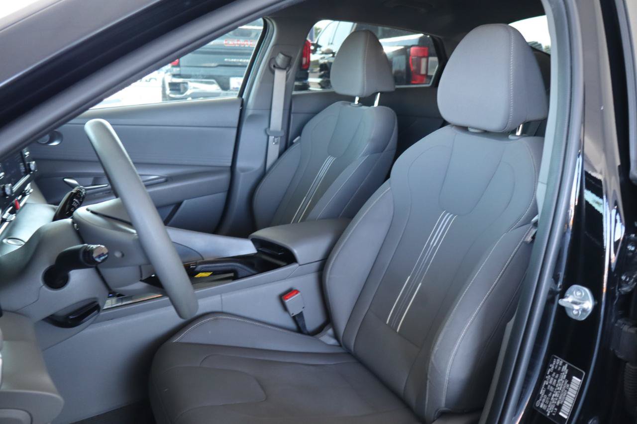Used 2023 Hyundai Elantra SEL FWD image 16