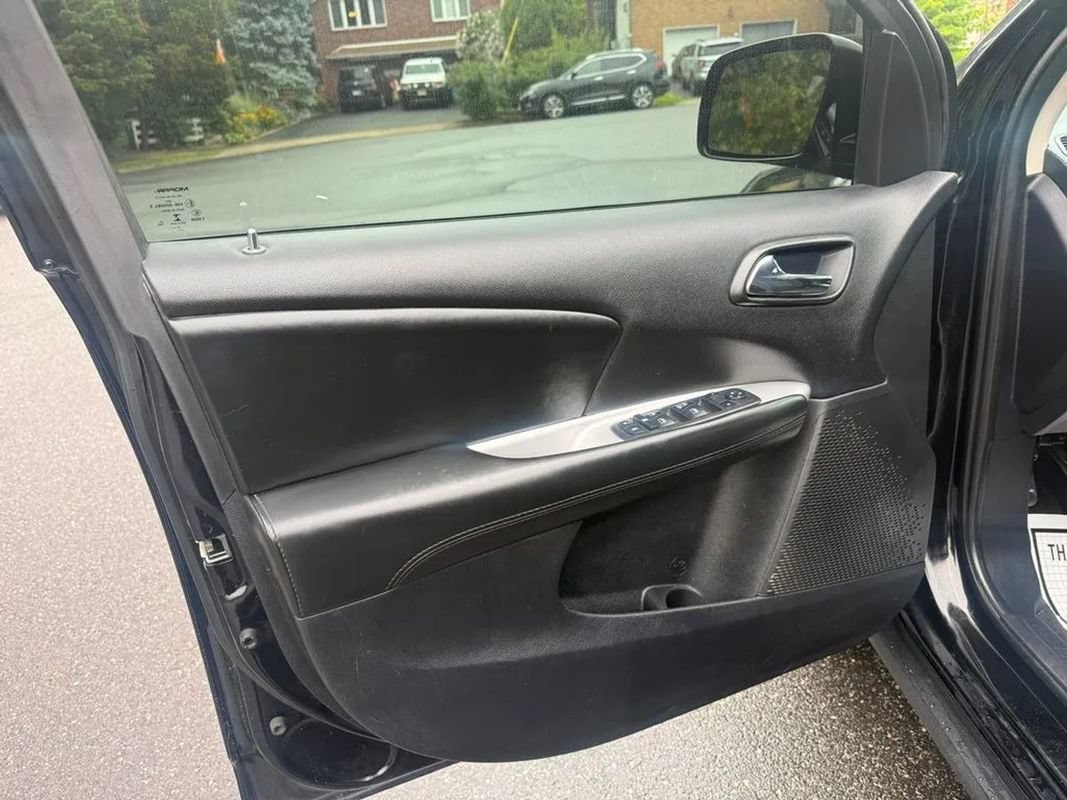 Used 2018 Dodge Journey SE w/ Connectivity Group FWD image 12