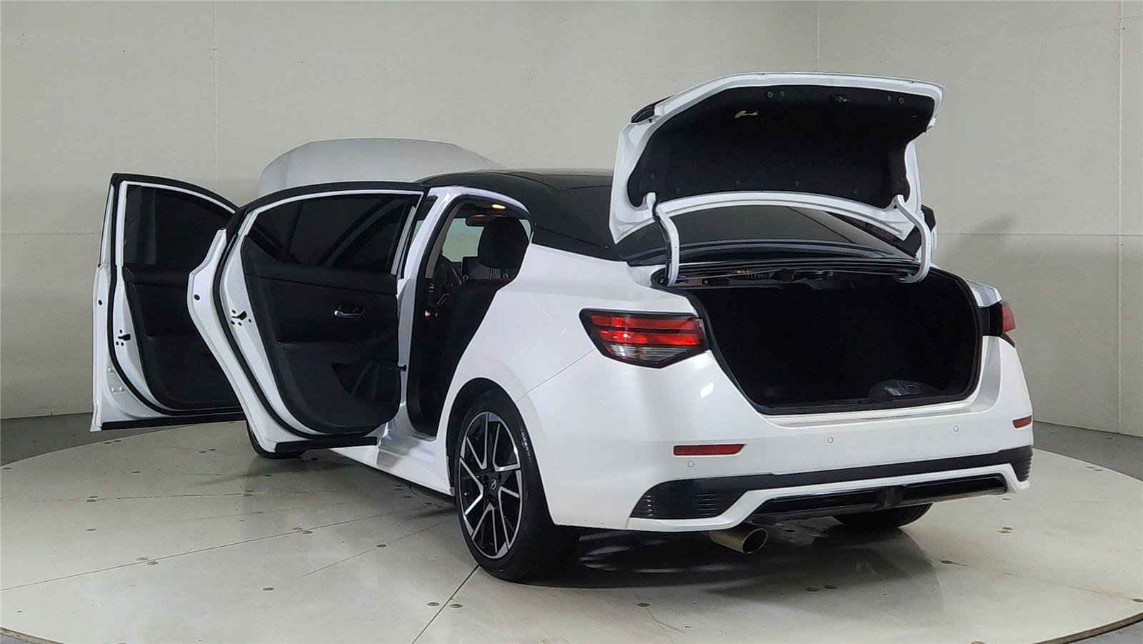 Certified 2025 Nissan Sentra SR w/ SR Premium Package image 11