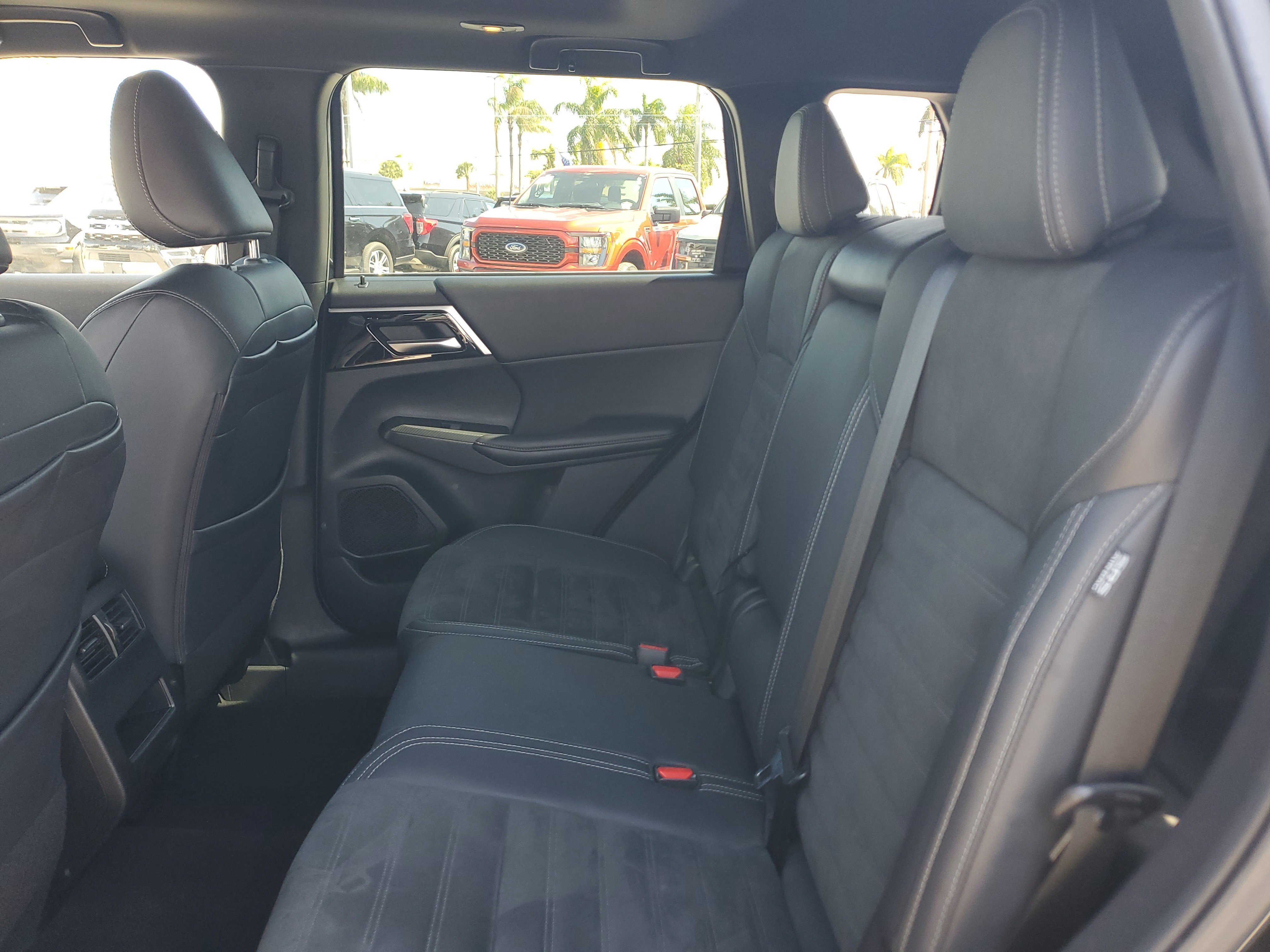 Used 2022 Mitsubishi Outlander SEL Black Edition image 14