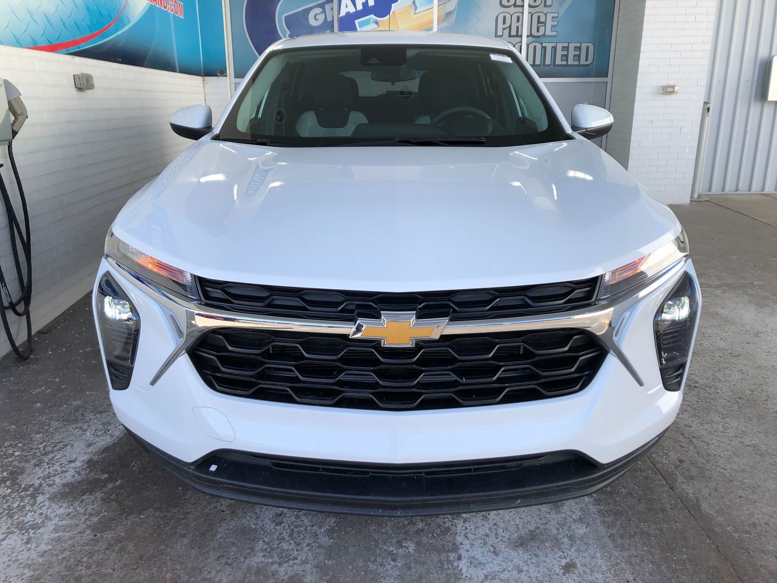 Used 2024 Chevrolet Trax LS w/ LS Convenience Package image 2