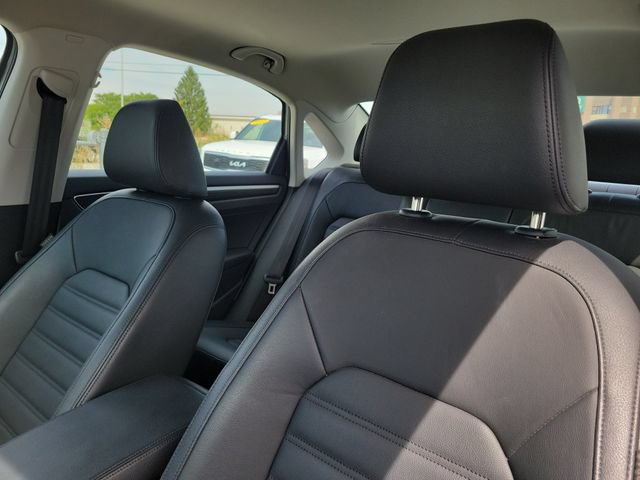 Used 2017 Volkswagen Passat 1.8T SEL Premium FWD image 18