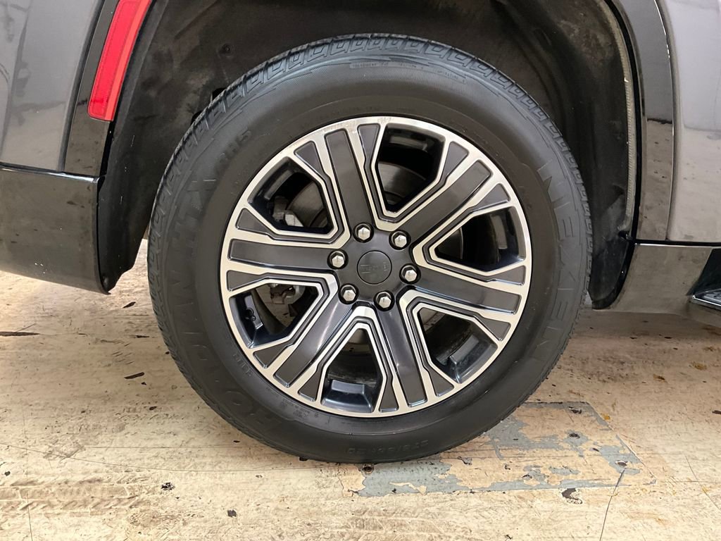 Used 2024 Jeep Wagoneer Series II w/ Flexible Seating Group image 14