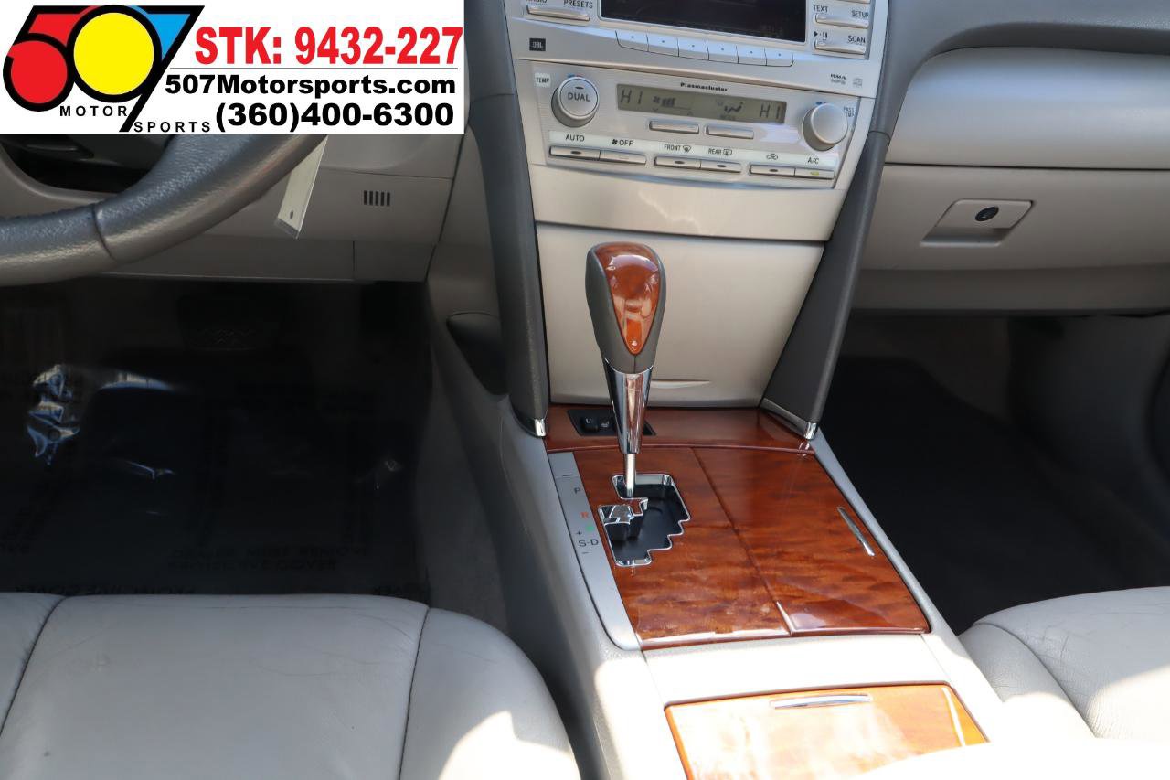 Used 2010 Toyota Camry SE FWD image 19