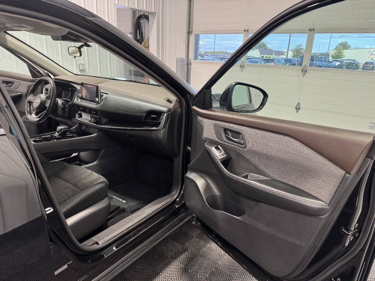 Used 2021 Nissan Rogue S AWD/4WD image 14