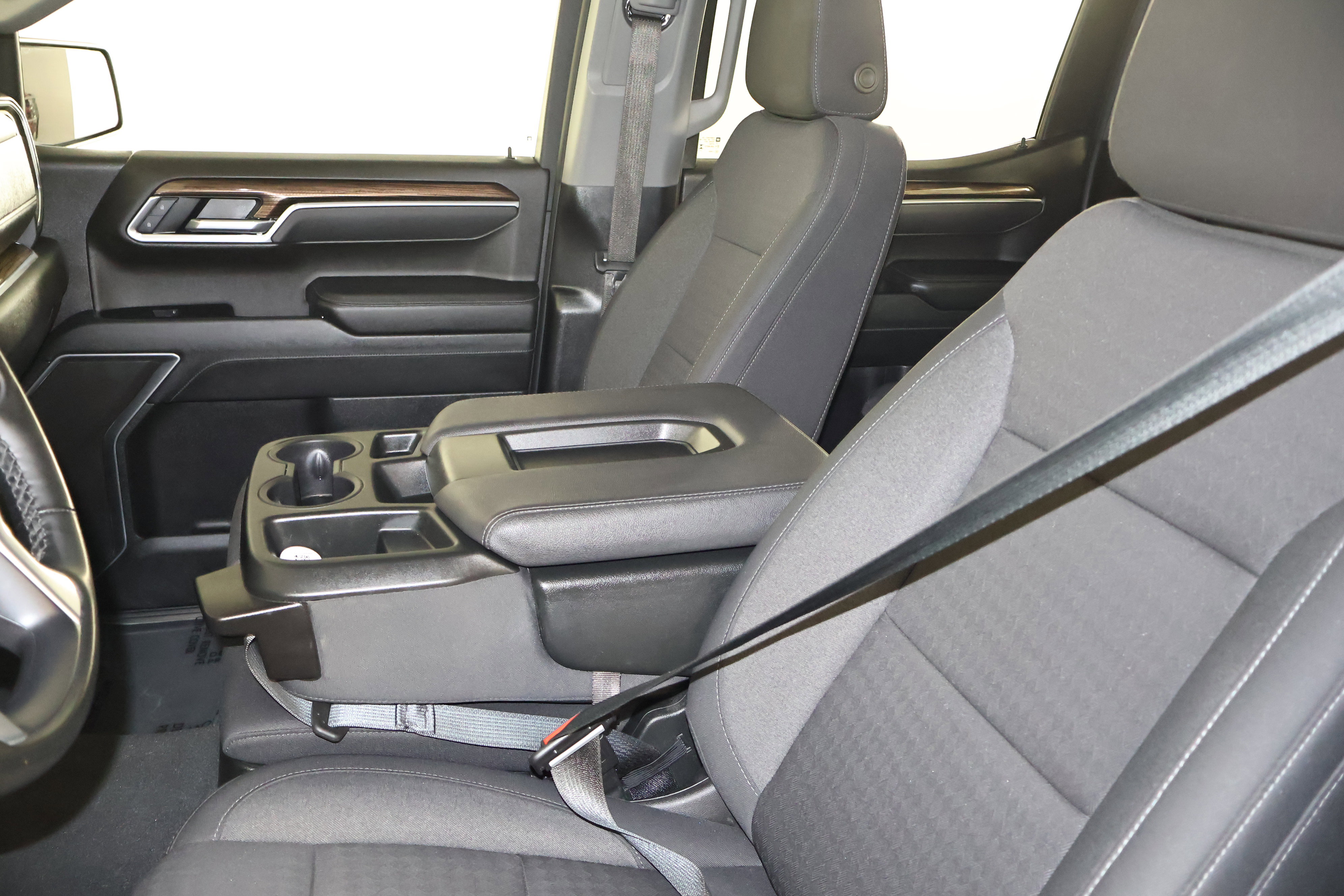 Used 2025 Chevrolet Silverado 1500 LT image 38