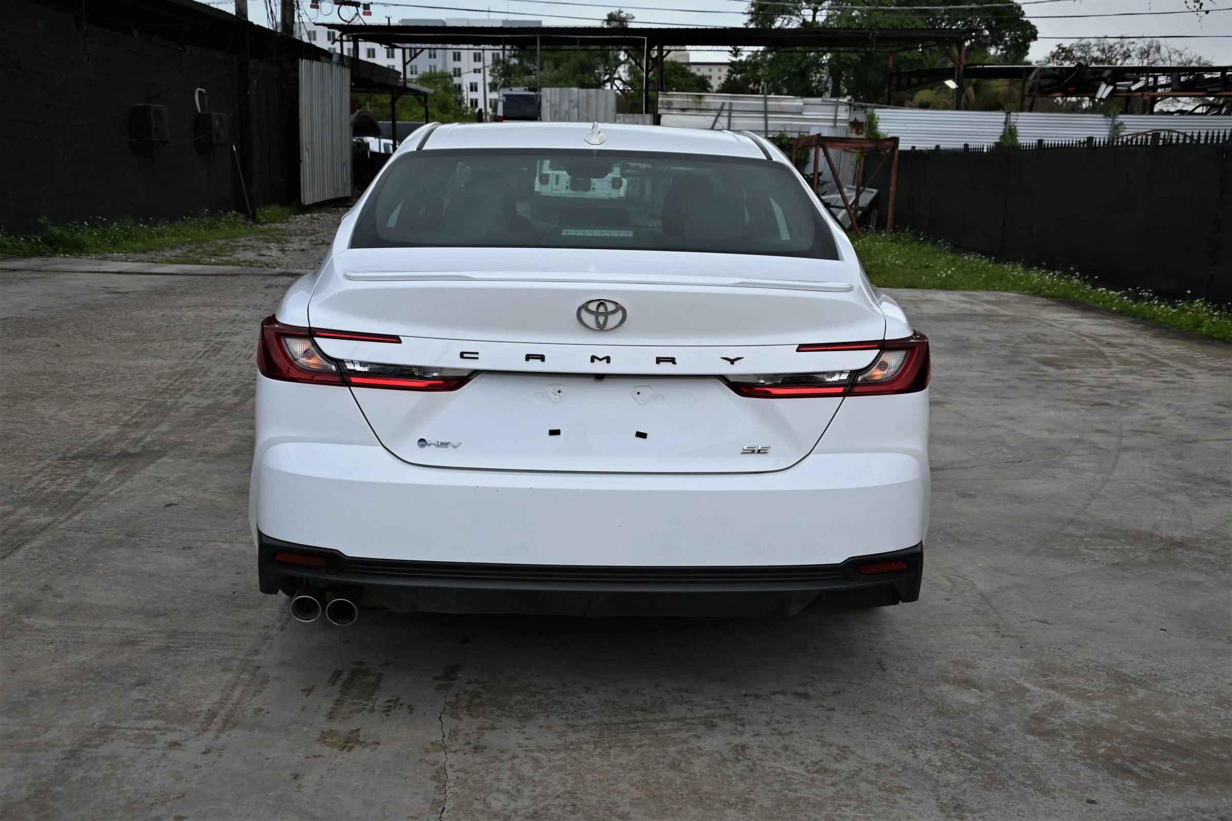 Used 2025 Toyota Camry SE image 4