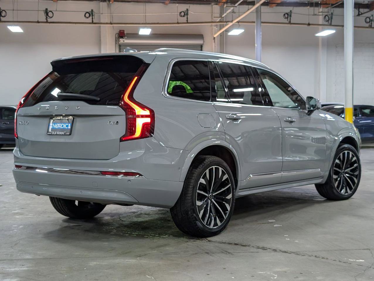 Used 2025 Volvo XC90 B6 Plus AWD/4WD image 2