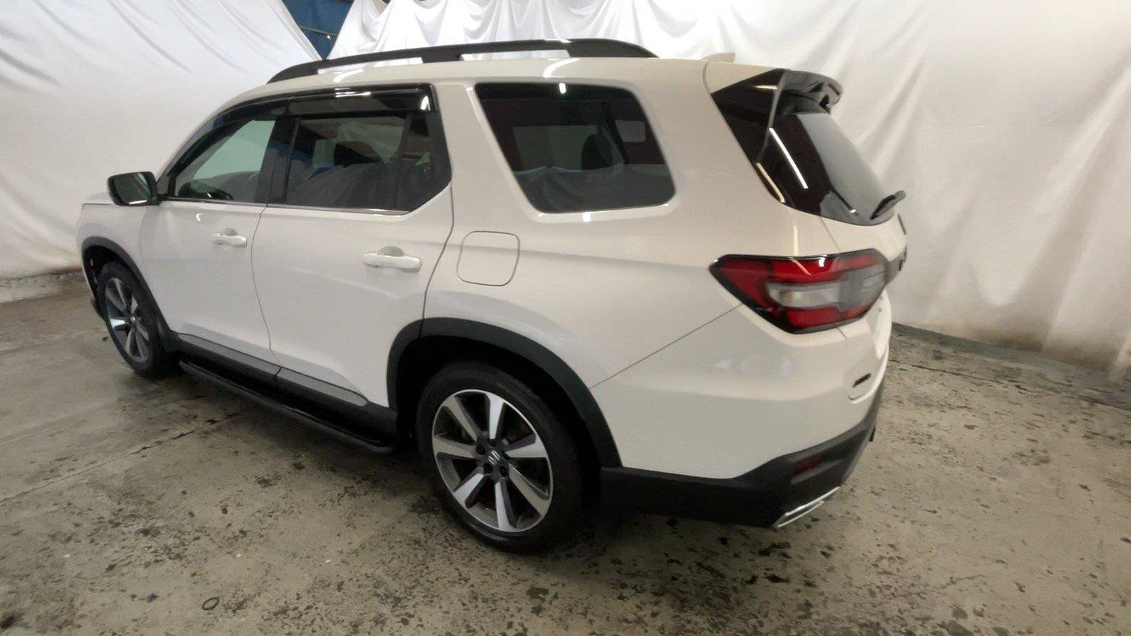 Used 2025 Honda Pilot Elite image 9